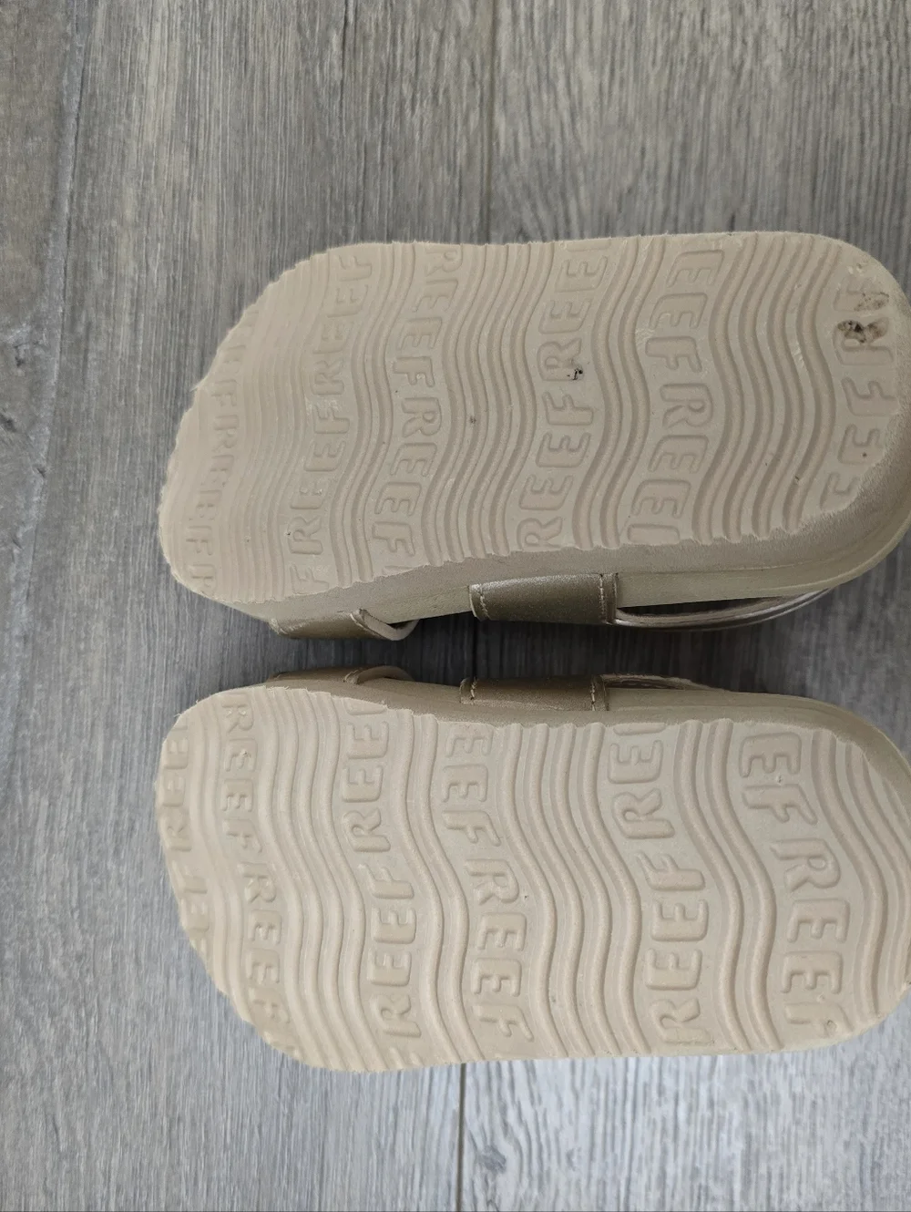 Reef Toddler Size 5 Beige Metallic Sandal